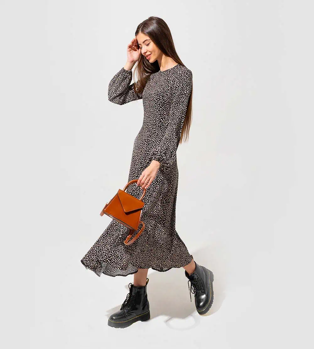 clothingstore2-woman-pic5b